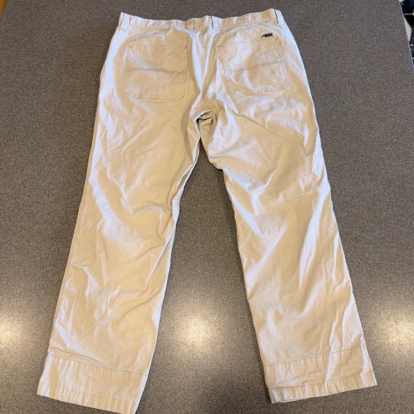 Men’s Mountain Khakis Relaxed Fit 40x32 - Picture 2 of 4